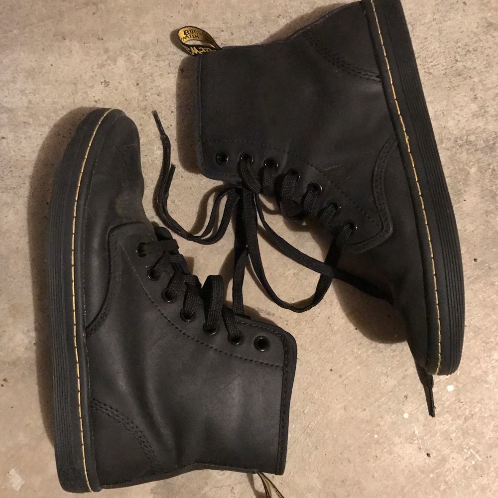 Size 7 soft leather lace up Doc Martens